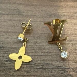 NWT LV Logo & Monogram Flower Drop Earrings